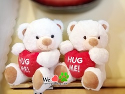 Gấu ôm tim Hug Me trắng